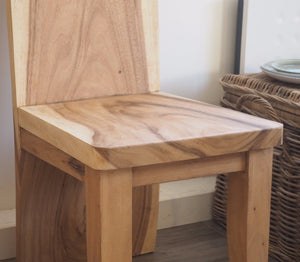 detail of the contrasting heartwood and sapwood of the bold Suar wood dining chair