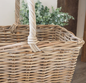Natural Wicker Picnic Basket With Handle
