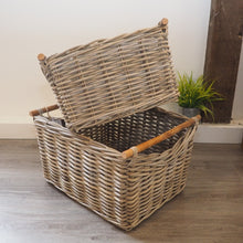Load image into Gallery viewer, Wicker Basket with Wooden Handles &#39;Carmona&#39; - Small