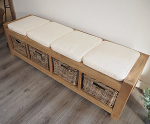 Four-seater hallway bench with natural colour cushions and wicker drawers